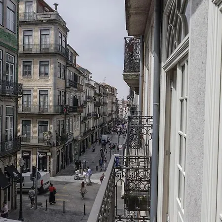 Modern Flat With Balcony On Rua Flores - 1st 아파트 *