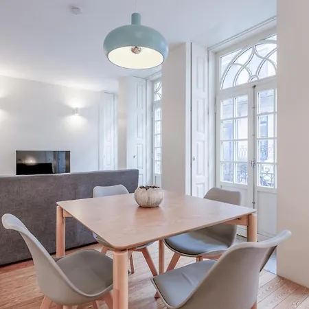 Modern Flat With Balcony On Rua Flores - 1st 포르투