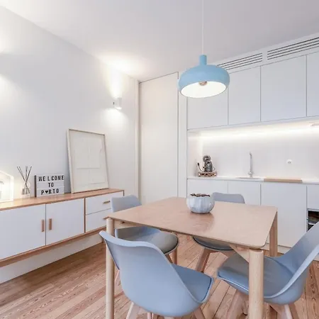 Modern Flat With Balcony On Rua Flores - 1st * 포르투