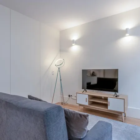 Modern Flat With Balcony On Rua Flores - 1st 아파트 포르투