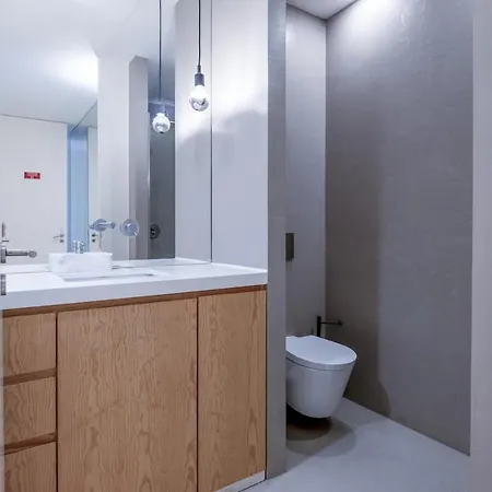 Modern Flat With Balcony On Rua Flores - 1st
