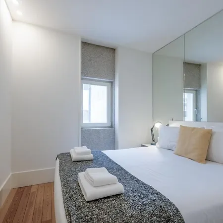 Modern Flat With Balcony On Rua Flores - 1st Porto