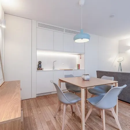 Modern Flat With Balcony On Rua Flores - 1st Porto