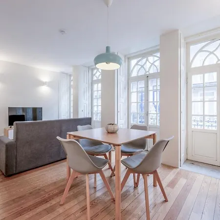 Modern Flat With Balcony On Rua Flores - 1st