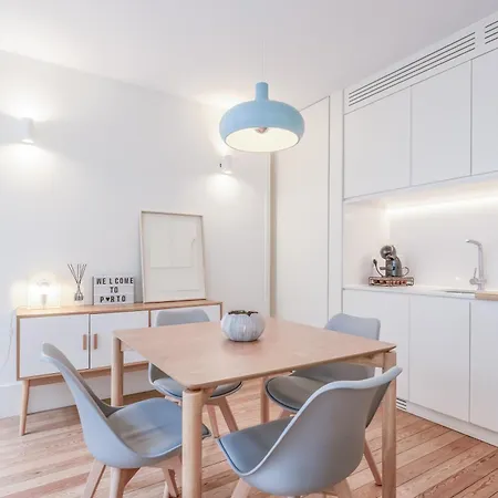 Modern Flat With Balcony On Rua Flores - 1st Apartment Porto